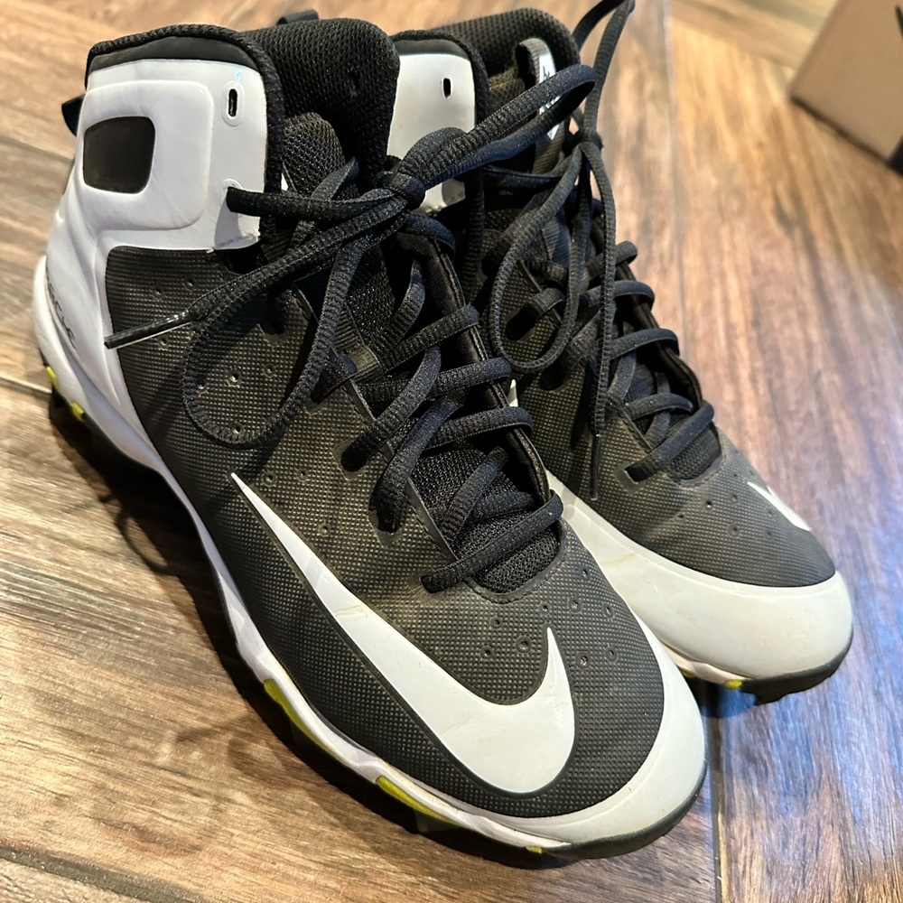 Nike softball cleats